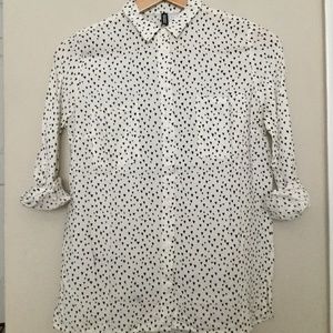 H&M Size 4 Minimal Hearts Off White 3/4sleeves Button down with chest POCKETS!